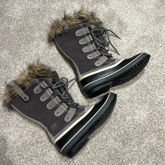 Sorel boots - Picture 1 of 5